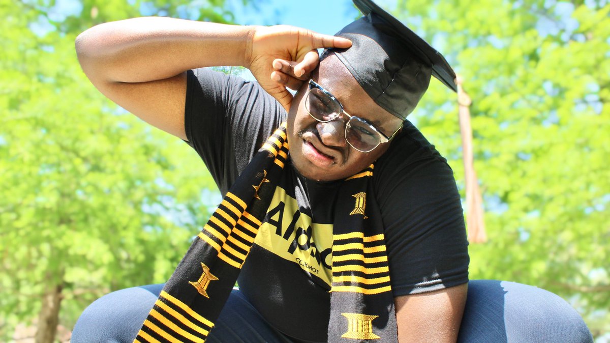 4cheCreates's tweet image. A graduate who transcends all🙌🏽✨🎓