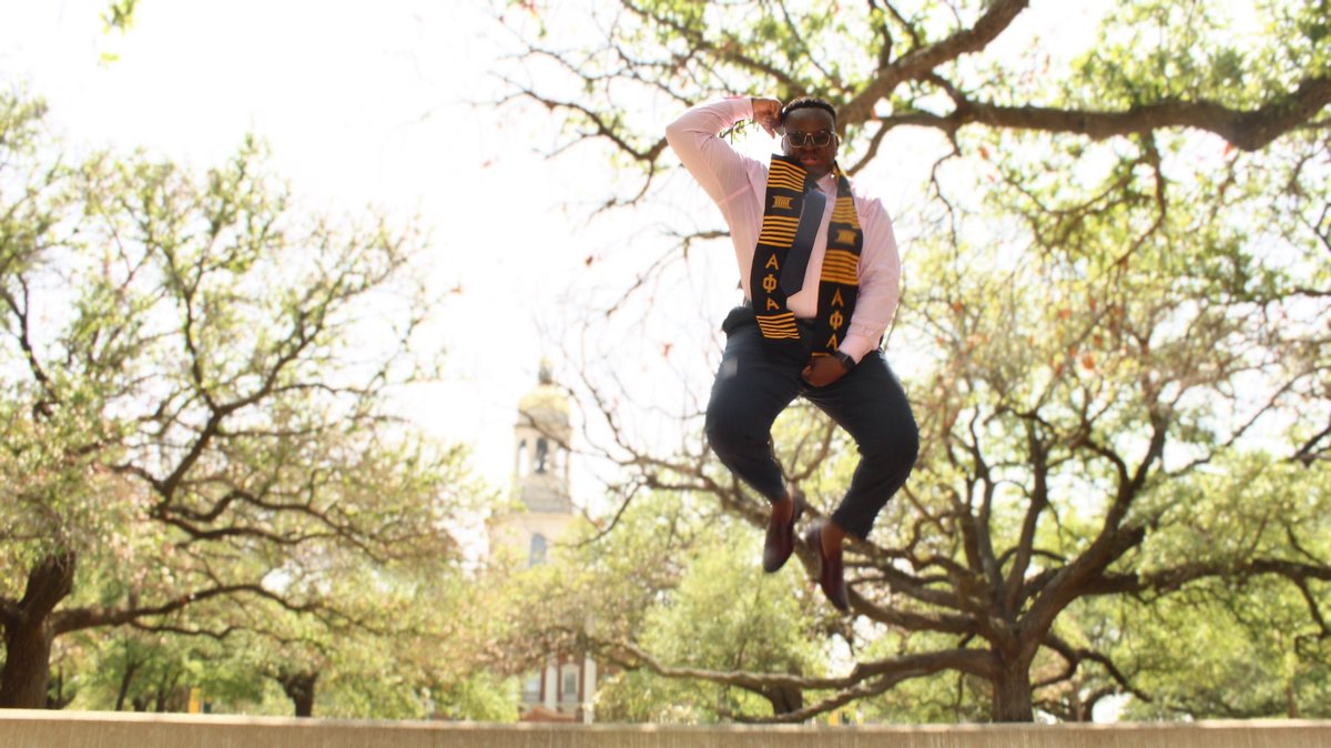 4cheCreates's tweet image. A graduate who transcends all🙌🏽✨🎓