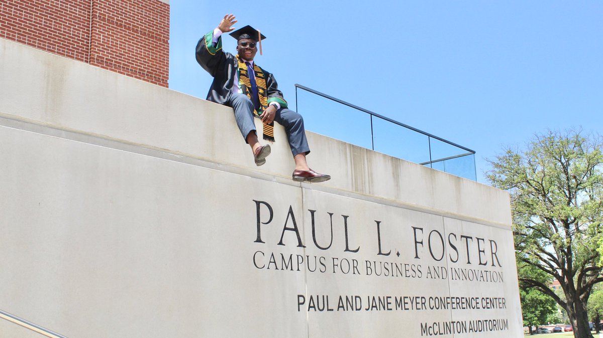 4cheCreates's tweet image. A graduate who transcends all🙌🏽✨🎓