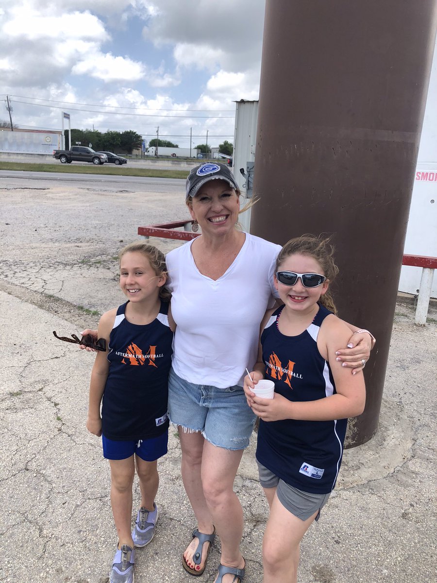 Mrs. Thiel in 2nd grade tweet media