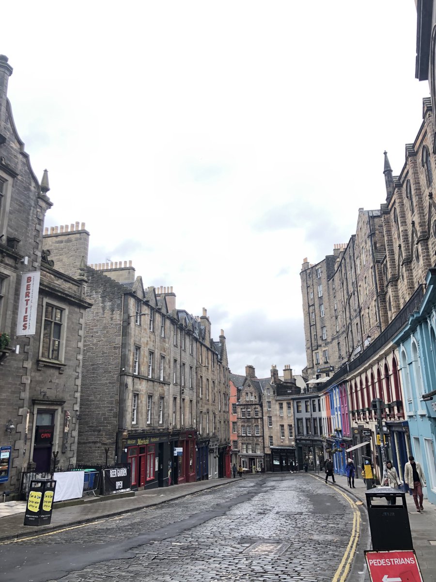 JackieAitken6's tweet photo. Edinburgh looking extremely quiet today 🧐#edinburgh #lockdowneases #springweather https://t.co/aX9cDy35f0