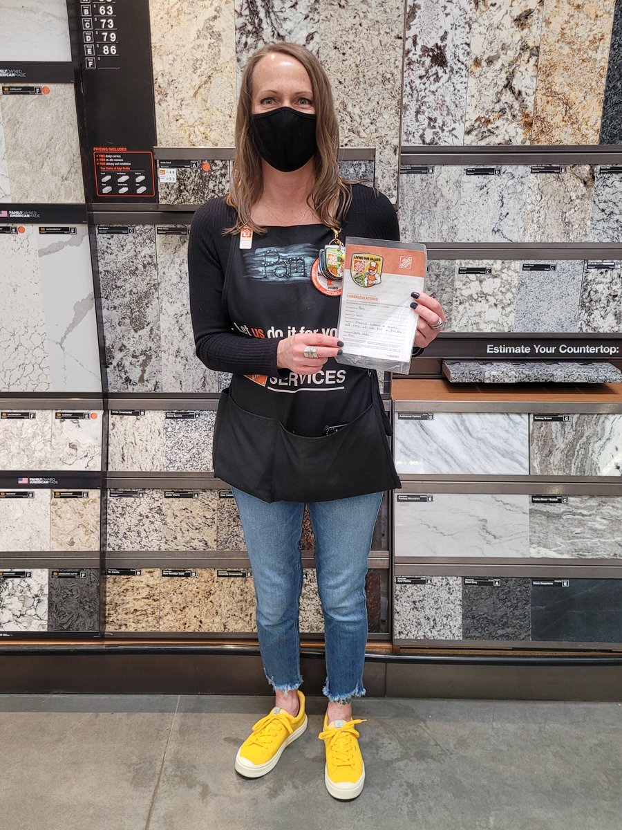 Huge shoutout to my SPA Pam! Not only is she seen all over the store talking to associates and customers about our leads programs, but after a brief conversation about identifying PROs in the aisles, she comes to me with 3 PRO XTRA sign-ups! YOU ROCK!#D100 #GET #PROXTRA #HOME