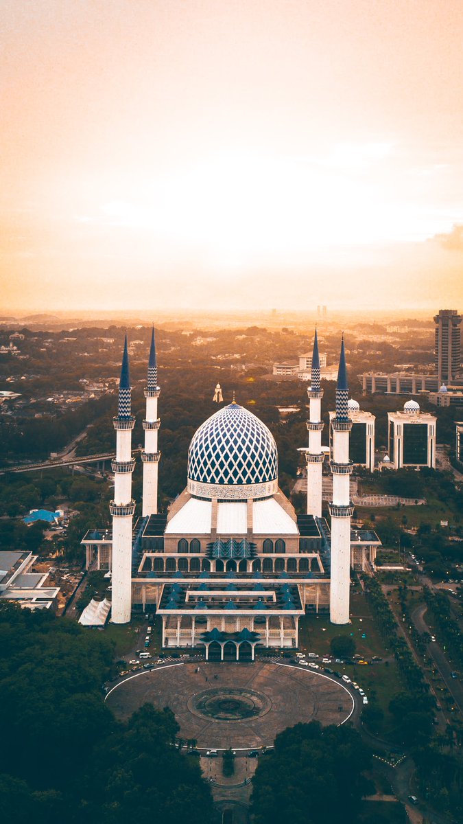 EthioRed1's tweet photo. The Prophet (saw) said:

“Our Lord descends 2 z lowest heaven in z last 3rd of every night saying: Who's calling upon Me that I may answer him? Who's asking from Me that I may give him? Who's seeking My forgiveness that I may forgive him?”

(Bukhari)

Day 26
#Ramadan
#Ethiopia https://t.co/sHJo0eIN0r
