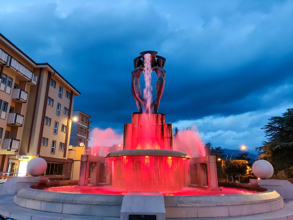Da Messina a Pisa l’Italia si colora di rosso per celebrare i volontari della #CroceRossa, gli #inarrestabili. Buon #WorldRedCrossDay