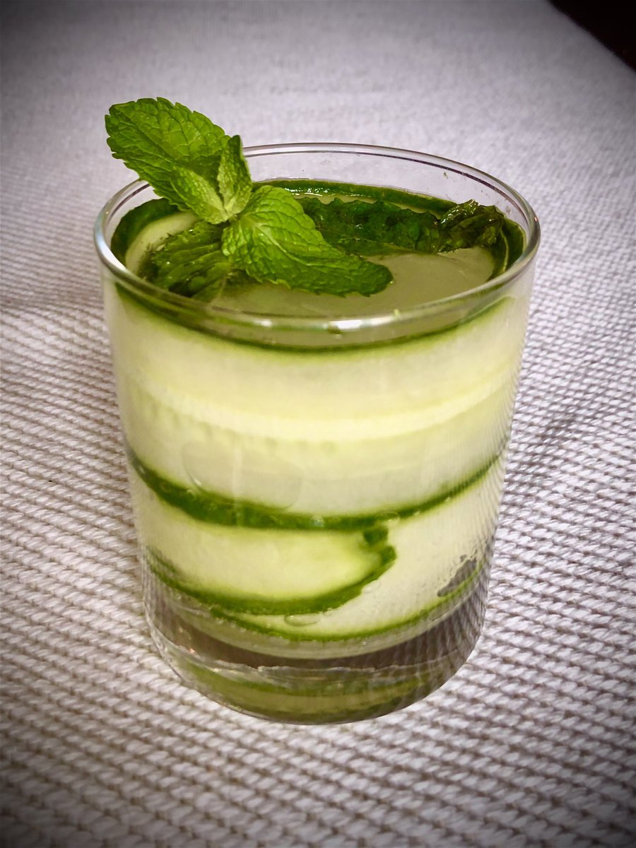 A pre-mothers day G&amp;T   ⁦<a href="/AviationGin/">Aviation American Gin ✈️🍸</a> +⁩ ⁦<a href="/Zevia/">Zevia</a>⁩ tonic + mottled mint + thin sliced cucumber (with veggie peeler) to line the glass = yum!! ⁦<a href="/lifeofbryony/">Bryony Burrell</a>⁩ get one of the grandkids to whip one up for you (not a tonic fan? Simple syrup and club soda works too)