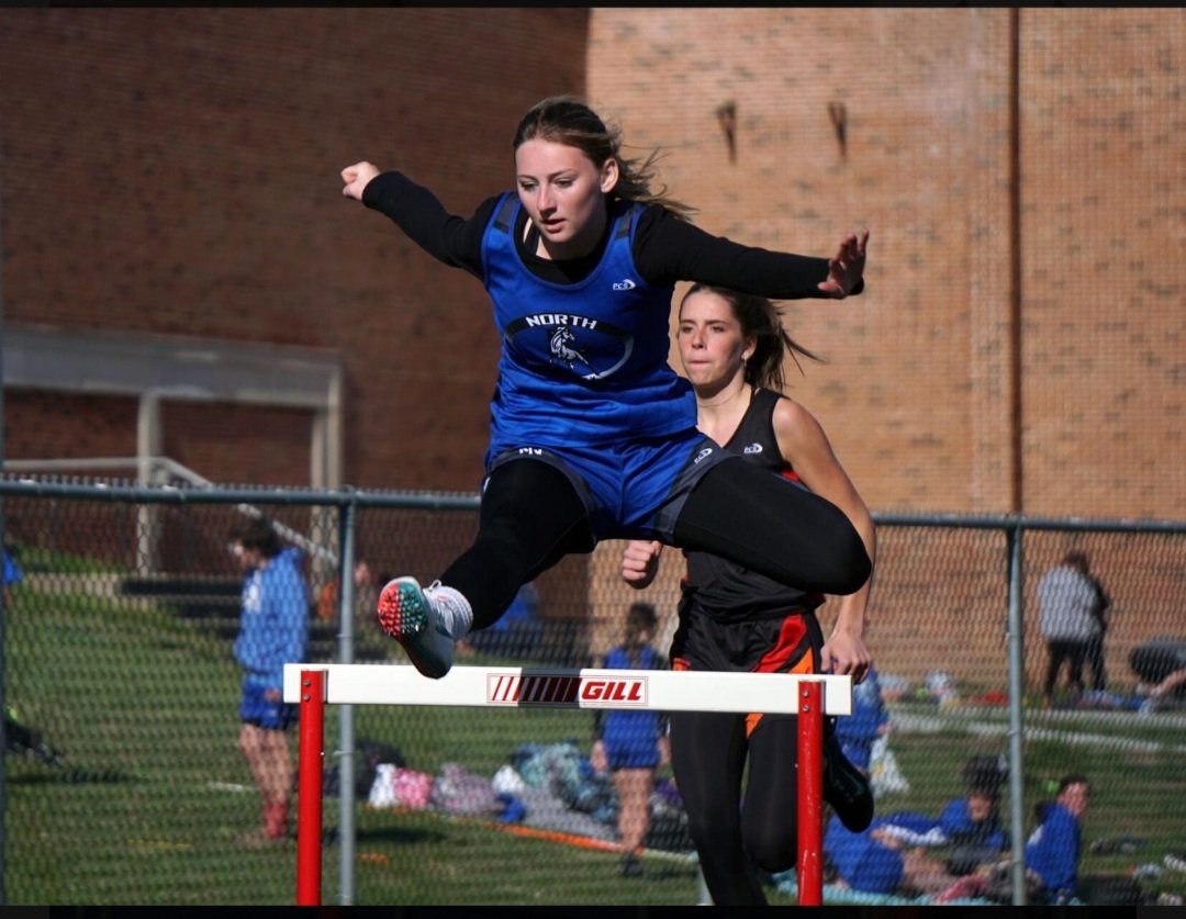 NNLadyMustangs's tweet photo. Showing off on the track today! @saryn_brown moving on to Sectionals in the 300m Hurdles! 🏃‍♀️💨 https://t.co/pLgSk0mTbo