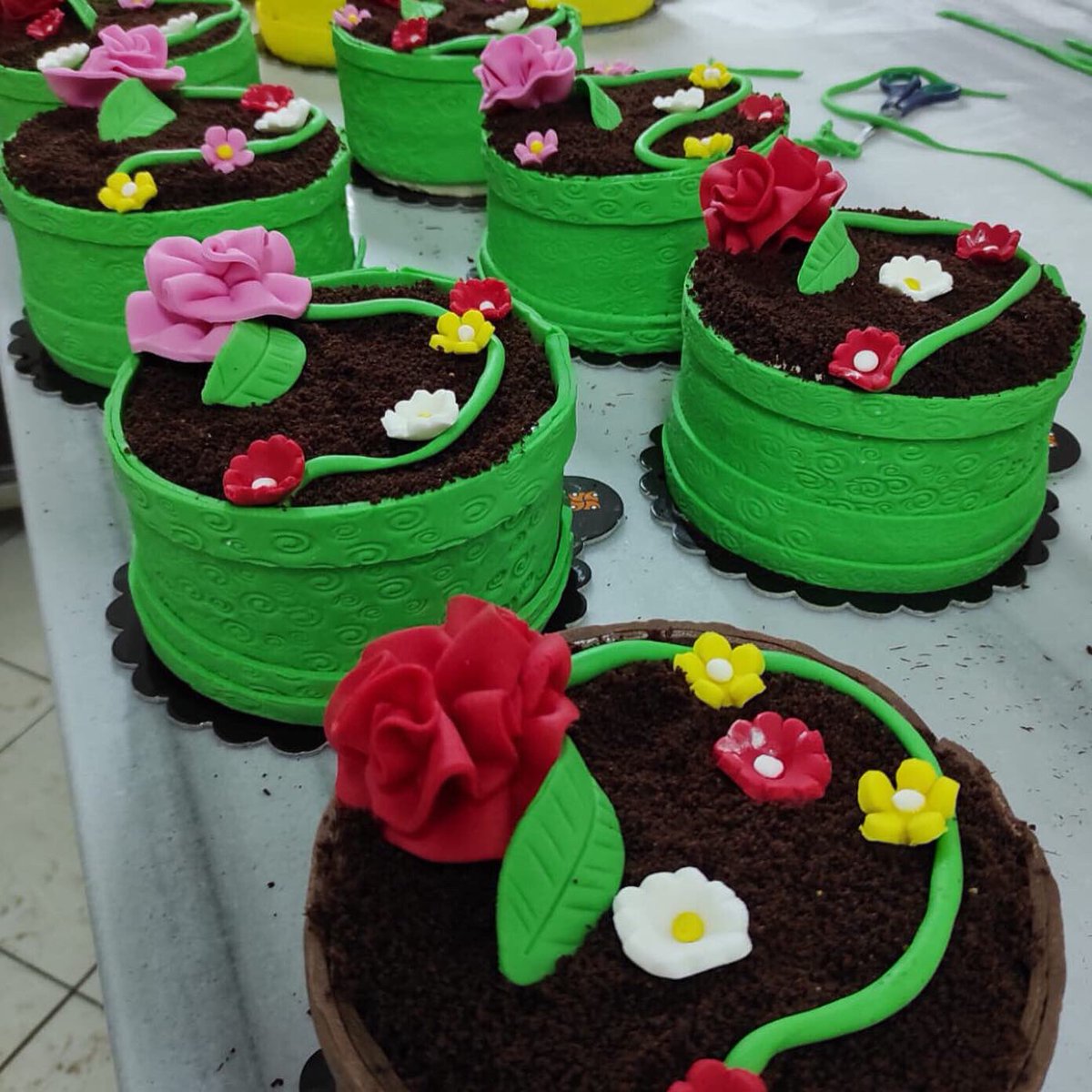 Anneler günü pastalarımız hazır Taze Pasta ve Patisserie Ürünlerimiz Paket Servis olarak hizmetinizdedir.
🛵 Paket Servis 🛵
⏰ 10:00 - 24:00
☎️ 0533 509 67 30
💳 Sodexo - Multinet - Setcart
🎂 Özel Gün Pasta Siparişi
#pasta #annelergünü #pendik #tuzla #kartal #patisserie #tatlı