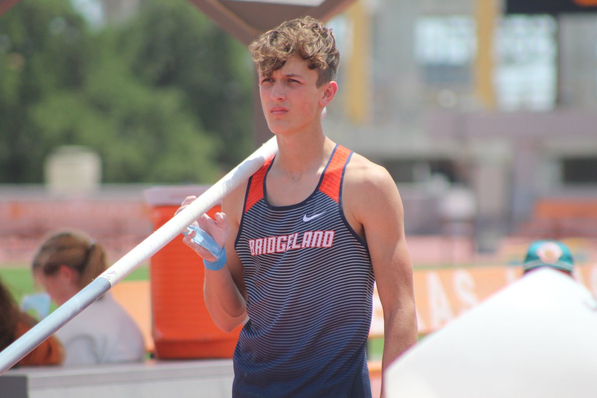 vypehouston's tweet photo. #UILState Track: @KleinCain Colton Rhodes (@ColtonRhodes17) takes 2nd in the pole vault, clearing 16 feet, while @bridgelandtfxc standout Robert Postell takes 3rd, clearing 15-feet-6 inches. https://t.co/0YmCDxqfeK