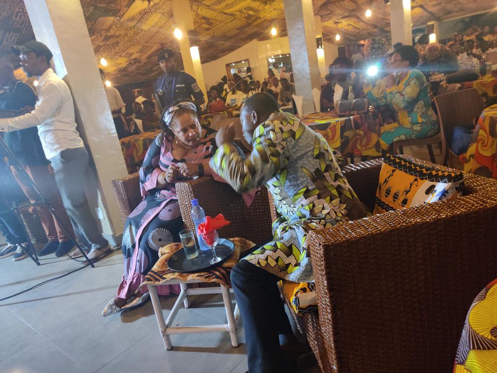 Me Cathy Furaha (@furahame) on Twitter photo Un peuple sans culture est un peuple sans âme; renseigne un dicton.
Heureuse d'avoir pris part à l'événement #AfrikaYetuMarket de l'asbl <a href="/AfrikaYetu/">Afrika Yetu</a>.
"Bien plus qu'un dépôt, la culture congolaise est un organe vivant dont il faut prendre soin pour qu'elle soit productive." Un peuple sans culture est un peuple sans âme; renseigne un dicton.
Heureuse d'avoir pris part à l'événement #AfrikaYetuMarket de l'asbl <a href="/AfrikaYetu/">Afrika Yetu</a>.
"Bien plus qu'un dépôt, la culture congolaise est un organe vivant dont il faut prendre soin pour qu'elle soit productive."