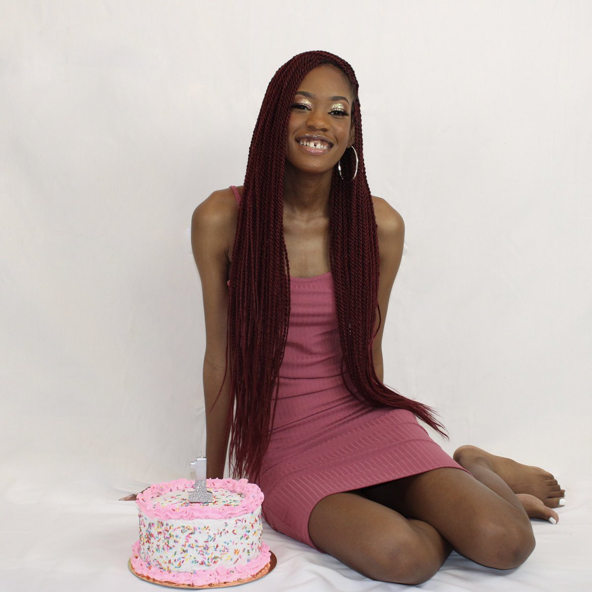 theroyalglamm's tweet photo. A year in business 🦋 happy anniversary to us 🥳 

To celebrate we’re having a 20% off sale
https://t.co/WGseh64gTs 🦋 https://t.co/P39OP37W3Y