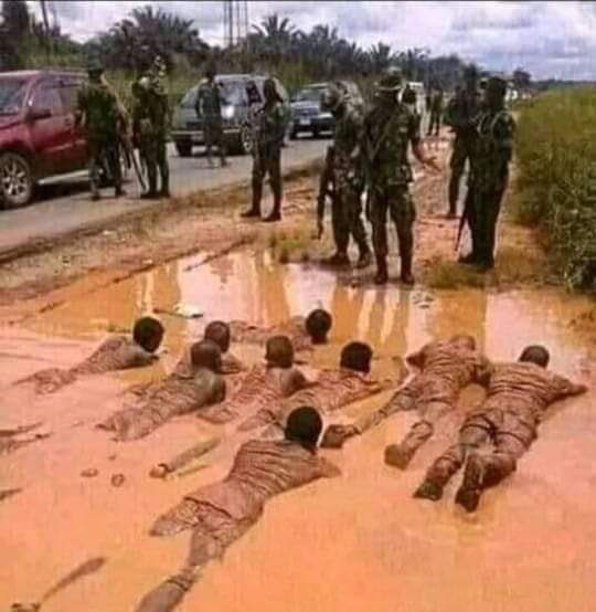 MaziNnamdiKanu's tweet image. This was how it all began! The Unknown Gunmen Training College, Enugu-Port Harcourt Expressway Campus, Class of 2017, during their Operation Python Dance 002 elective course.

@HQNigerianArmy trained the #UGM phenomenon. They cannot feign ignorance of this fact. 
#wemove✊