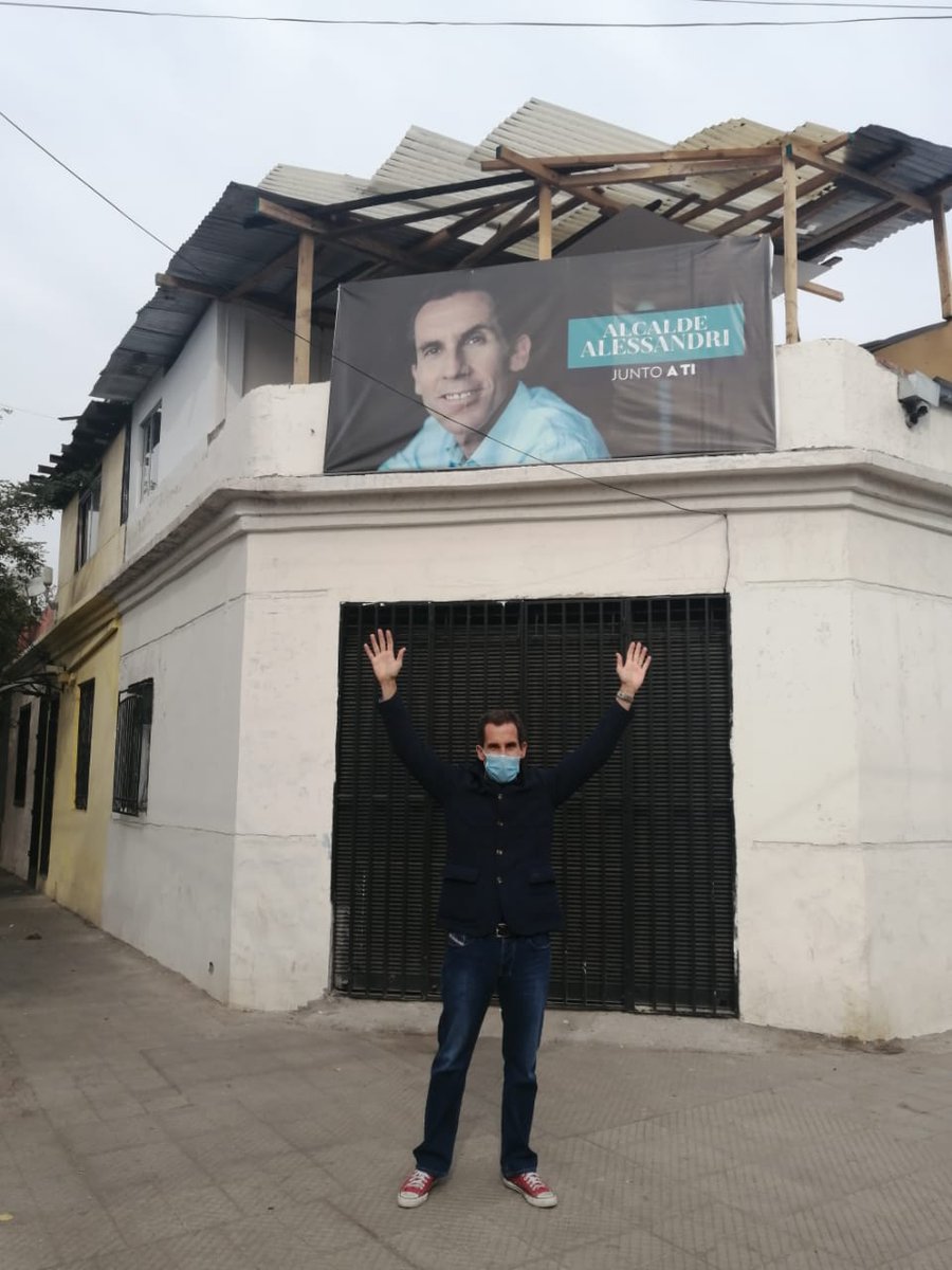 AlessandriFelip's tweet photo. Una mañana un poco fría pero eso no desanima a los vecinos del Barrio Bogotá, quienes abrieron sus puertas para conversar con nosotros.
Junto a @cmonckeberg , @jmenaconcejal  y @storrealbaa  estuvimos con ellos, los escuchamos y les contamos de nuestros planes.
Seguimos #JuntoATI https://t.co/XET6nBAqzO