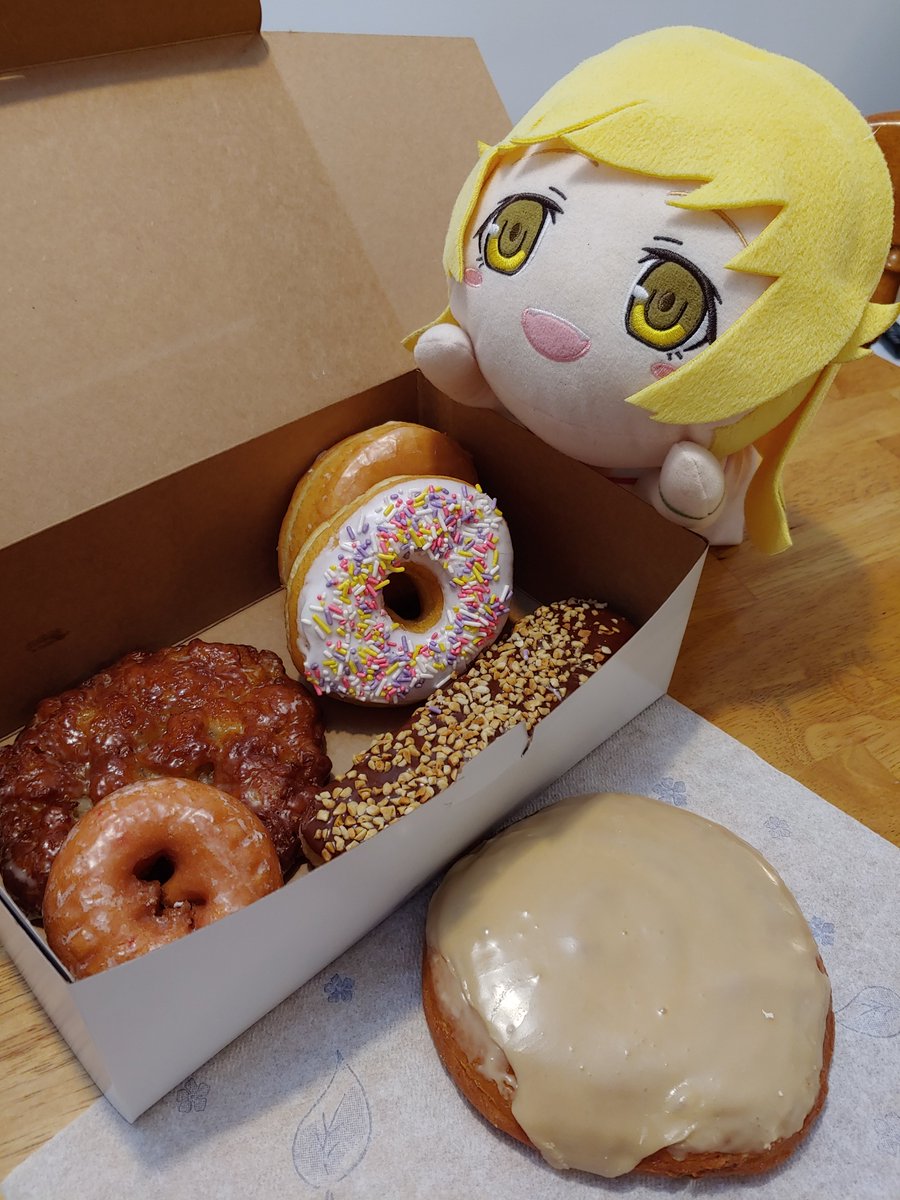 nooblender's tweet photo. I'm a day late but Nobu demanded an offering! The popular local donut shop was sold out when I went yesterday, so I had to get in line early this morning.

#ぱないの祭
#panaino10th https://t.co/7AwXrM7l0R