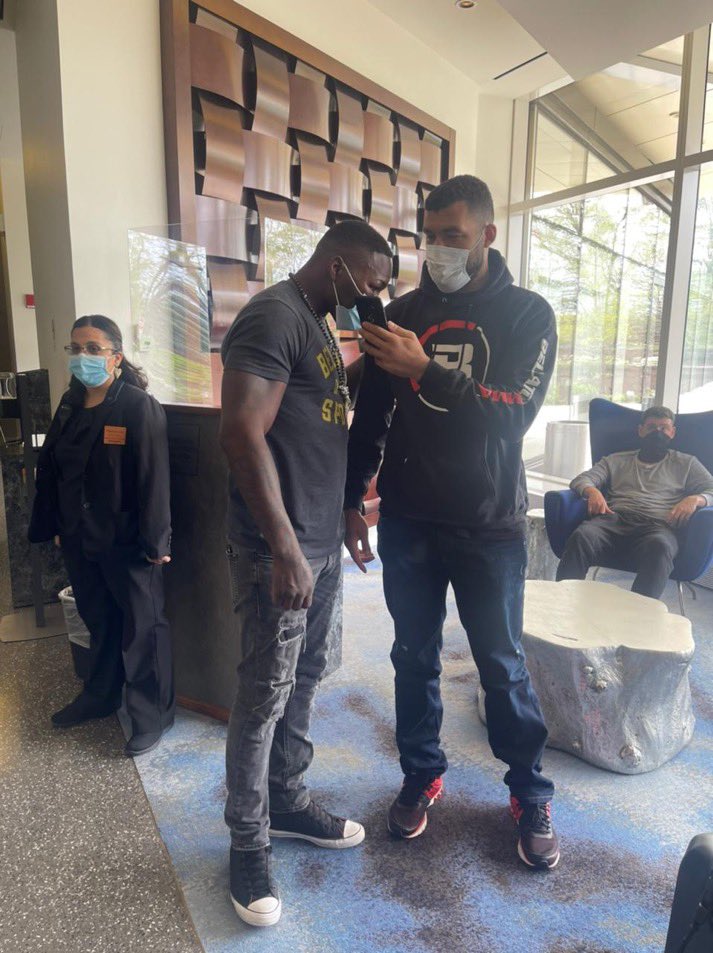 During my interview with Jose Augusto this morning at Mohegan Sun, this happened. Seeing respect like this never gets old! Story coming soon to @MMAjunkie. #Bellator258