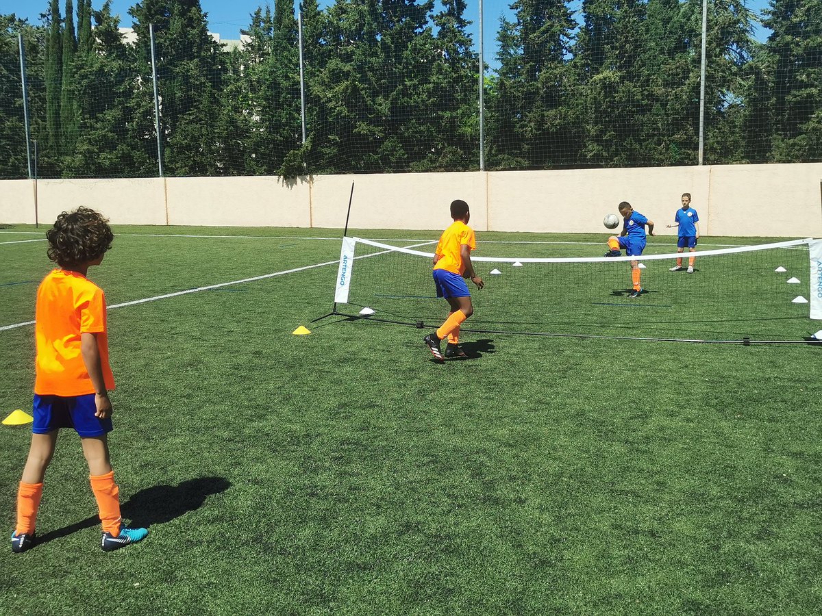 ASBombardiere's tweet photo. [FUTNET] 🟠🔵

⚽ Initiation à une nouvelle forme de jeu ce samedi : le #futnet ou #tennisballon !

☑️ Une très bonne idée pour varier nos séances sans contact !

🙏 Merci à l'association Paca Tennis Ballon d'avoir rendu cela possible !

#TeamASBM #lefootballreviendraplusfort https://t.co/fjTtAbNpq8