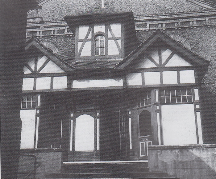 nantwichnews's tweet photo. NANTWICH: Town centre bar @ebenezers1857 hosts art exhibition to celebrate its past as cinema more than 100 years ago https://t.co/8EzR4rvWrO https://t.co/GPSjj2HDEZ