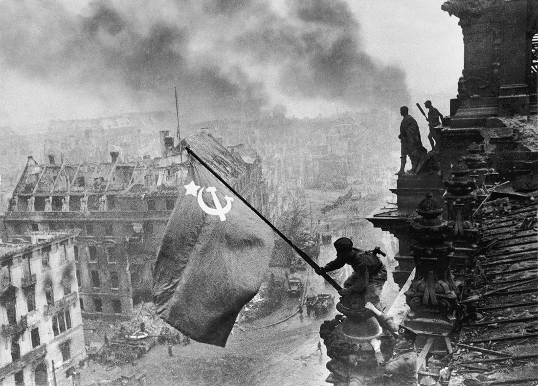 Gauche_RS's tweet photo. #8mai45 En ce 76e anniversaire de la capitulation de l'Allemagne nazie, n'oublions pas ce que nous devons aux combattants anglo-américains et soviétiques qui nous ont libérés de l'oppression et détruisirent un régime dément qui fit de la mort industrialisée sa raison d'être 1/2 https://t.co/LojRzNsxOb