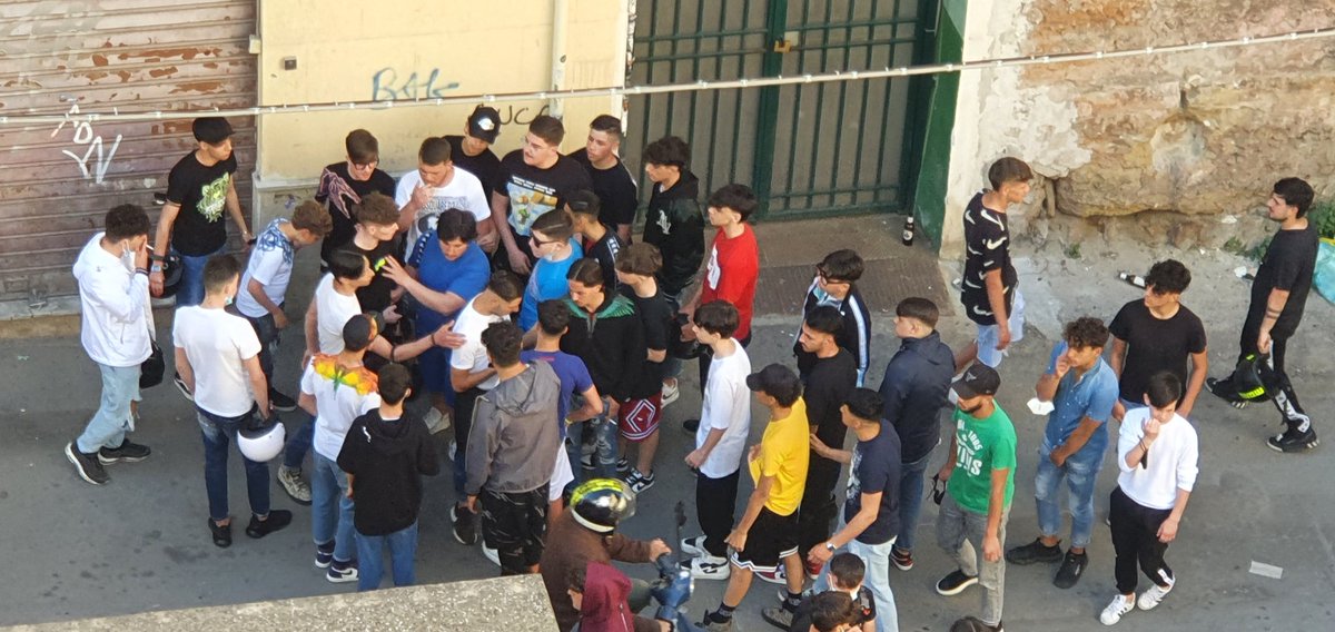 andreafilippone's tweet photo. Dopo che ieri è stato necessario intervento @PALERMOPM e 118 per ragazzini ubriachi..oggi.. nessun controllo #nonneusciremomai #COVID19 @LeolucaOrlando1 @PALERMOPM @StefaniaPetyx https://t.co/Yhja2xJDQh