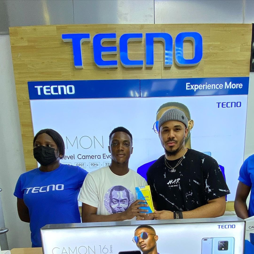 ikejacitymall's tweet photo. Promise kept 🕺🏽 @pointekonline store shoppers at #ikejacitymall gets gifted as presented by @ozo_chukwu .Some of the winners from the weekly live draw 🔥🔥🔥🔥😊
#ozoxpointekhangout #ozonebelivers #shoponline #shoppointek #giveaway #morereasons #connectingpeople #icm https://t.co/8fnhIcFZgM