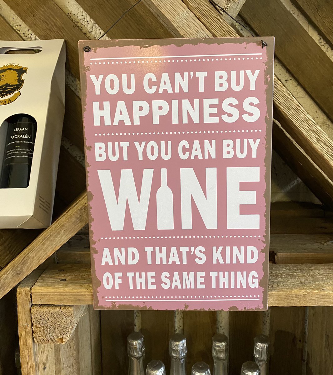 NRanimaa's tweet photo. #Lepaa’n #viinitila 🍾
#hattula #kantahäme #visithame #wine https://t.co/TmkEViGKUr