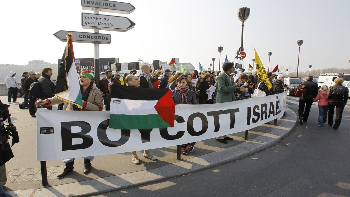 MalikVoice_'s tweet photo. यहूदीयों द्वारा किए जा रहे #Palestine मुसलमानो पर जुल्म पूरी दुनिया देख रही है ! #Israel पर खुदा का क़हर जल्द बरसेगा ! 😠@TSP4India @Gulzaraalam #IsraeliAttackonAlAqsa #PalestiniansLivesMatter  #BoycottIsrael https://t.co/0ckhNxdsZz