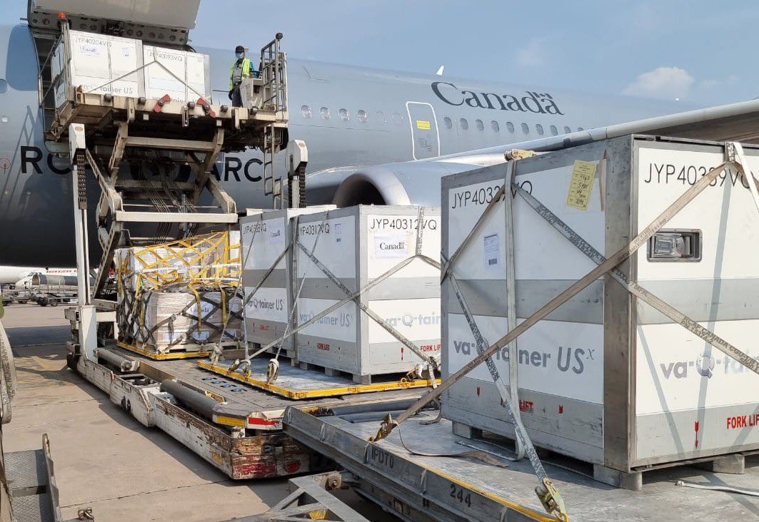 karinagould's tweet image. The @canadianforces have arrived in India with medical supplies.

Canada will continue to support the global response to this pandemic.

#StrongerTogether 🇨🇦🇮🇳