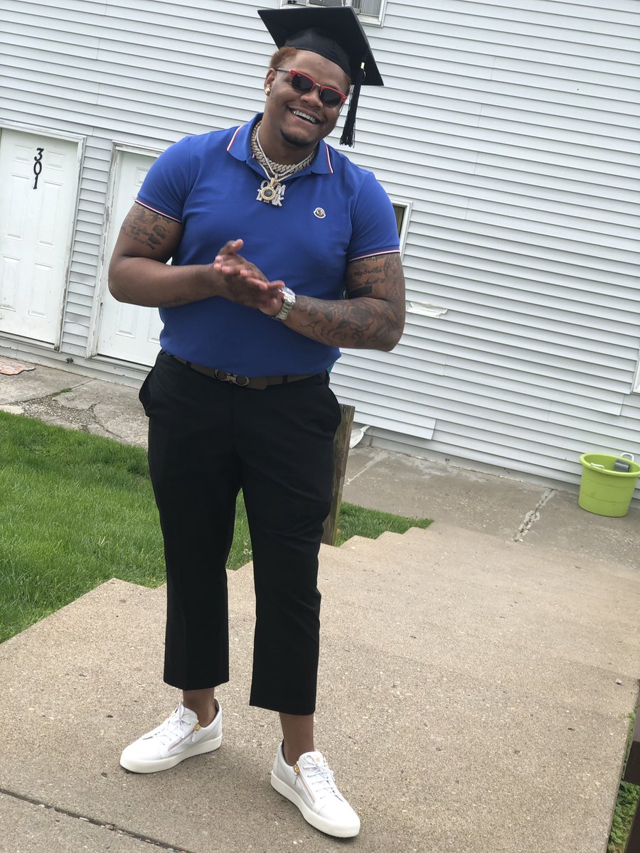 BNichols0's tweet photo. Nah i ain’t up next I’m now ‼️
#NevaFold🦍 #2ndDegreeMe👨🏾‍🎓 https://t.co/lY5f0dZEi7