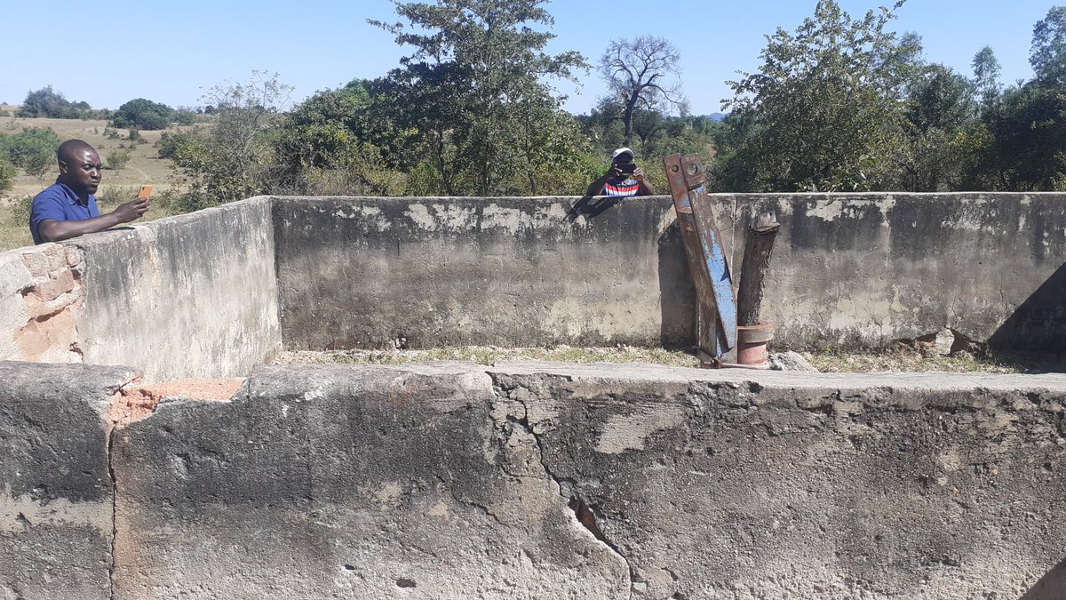 Led a delegation in BikitaSouth saw this borehole in their ward we paid the amount needed to fix it. @nelsonchamisa @MdcMasvingo @mdczimbabwe next time the ward will deliver a good message. This is what we have learnt from the Pres Nero @Wamagaisa @mdcwelfare @ZimEye