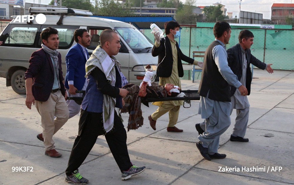 [À LA UNE À 18H] Une explosion devant une école de Kaboul a fait moins 25 morts et 52 blessés, dont des élèves, dans le quartier de Dasht-e-Barchi, dans l'ouest de la capitale afghane #AFP 4/5