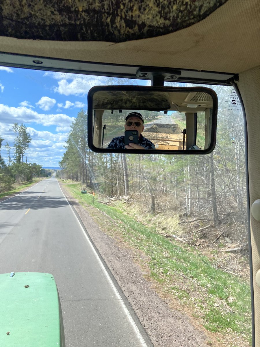 KacvinskyBob's tweet photo. Helping brother prep corn fields for planting Monday. Soil temps finally reached 50+. Spreading God’s natural sustainable biological fertilizer - cow shit. Still spreading the bull ! Lot easier playing farmer then actually farming. Blessing to all. https://t.co/bq3tXwFS03