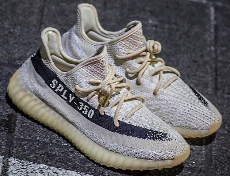 adidas YEEZY BOOST 350 V2 Reverse Oreo Release