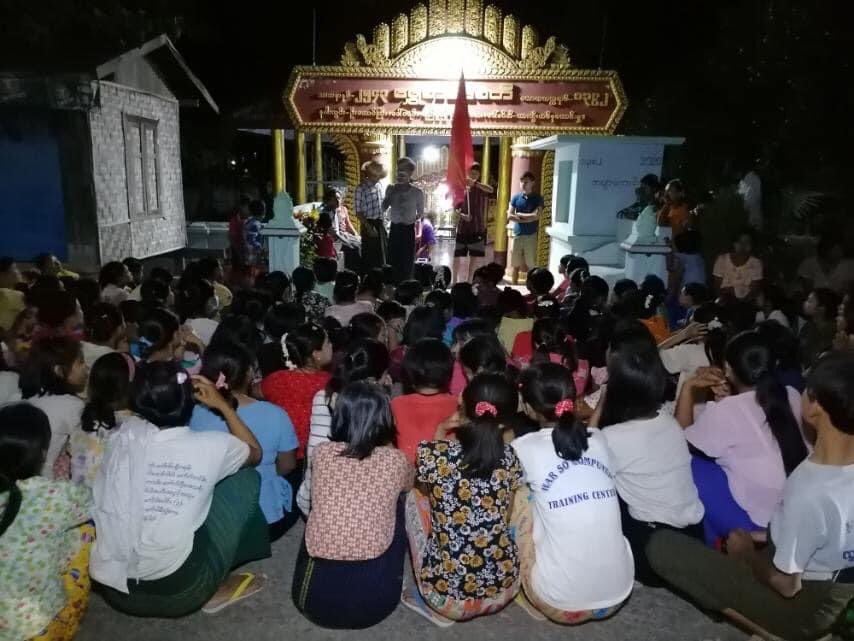 Monywa night strike was held by about 500 residents of Nagar Twin village against military regime tonight.
#WhatsHappeningInMyanmar #May8Coup #WeSupportNUG