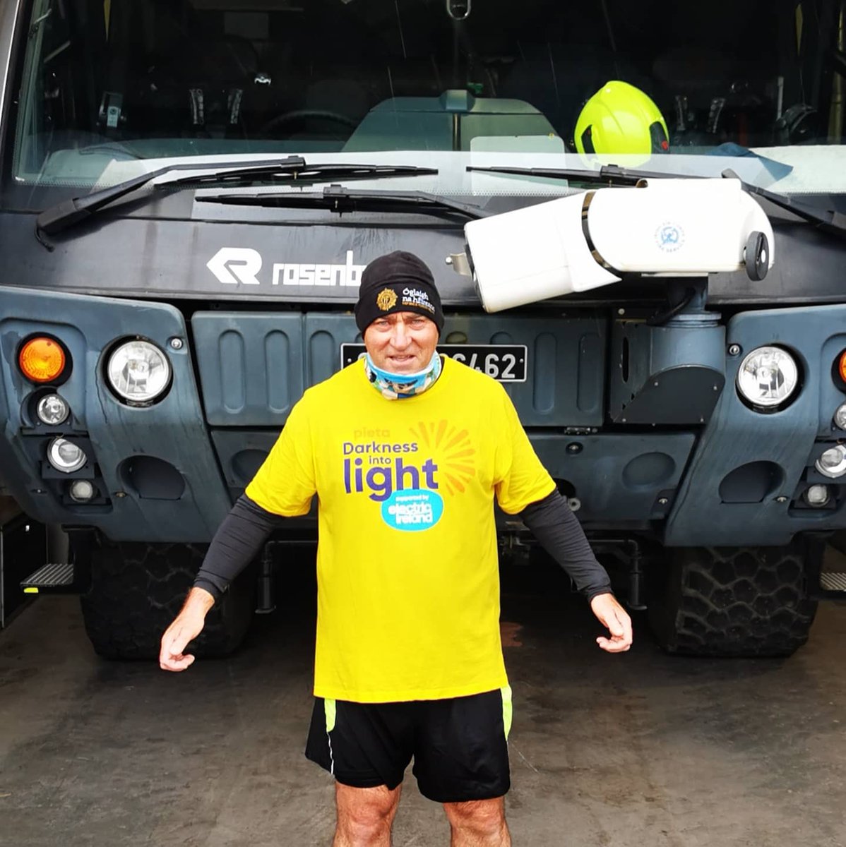 1ManAndBalloon's tweet photo. Headed into work this morning a couple of hours before my shift started @IrishAirCorps fire service to run a few miles and remember friends lost to a horrible plague called suicide #TALK
#DIL2021 #onesunrise #sean1yearrunning4lauralynn https://t.co/BetN56PlYM