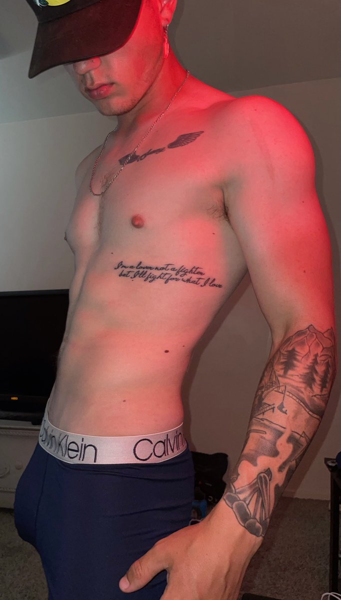 RyanBendon1's tweet photo. Say she like when I perform, so I f*#k her wit my chains on 😏 RT if you down👀 https://t.co/j0J1nca94T #onlyFans #onlyfansmodels https://t.co/D5Otr8Lg6l
