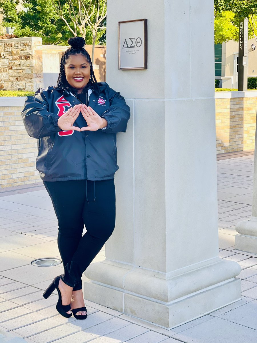 JaeNichole's tweet photo. Itโs never too late to be a Delta Woman!!! When you see me, talk to me niceeeeee! #39 Virtuous RED, Spr โ21 FWA!
#greeklife #deltafierce #dst #dst1913 #deltasigmatheta #deardelta #deltasigmathetasorority #trunksup #allofmylove #neoszn #deltawoman #sisterhood #divine9 https://t.co/Ncnfl2j3gq