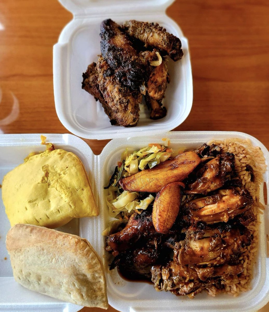 GoldenKrust's tweet image. Jamaican cuisine is a celebration of flavors. Like the island itself, it's warm, welcoming, and full of spice!

📸 By: @dining_with_the_diodatis #GoldenKrust #CookedFromScratch #MadeFreshDaily