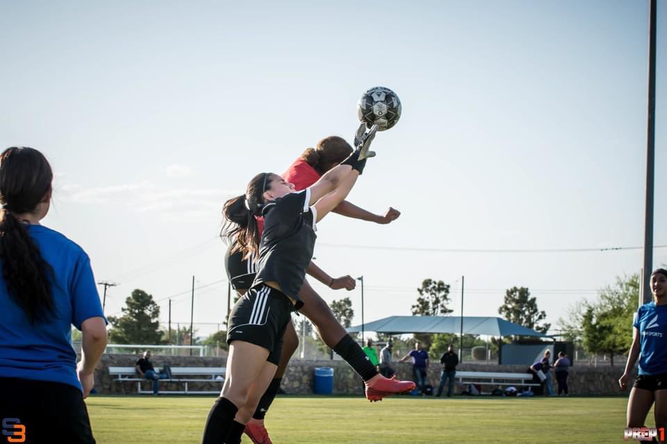 Prep1USA's tweet photo. West Texas ➲ Varsity Girls ⚽️ Visuals 05.07.21  #TXHSSoc #Prep1 

EP ⚽️ All-Star Senior Showcase ⭐️
Blue Team 🔵
🆚
Red Team 🔴

📸 @S3SportsEP 
🔗 https://t.co/iAp6XZ4cYr

Iɴ Pᴀʀᴛɴᴇʀsʜɪᴘ ⇩
@EPSports915 • @50_50Pod  #TXHSSoc #Prep1 https://t.co/ZBN91nrgPI