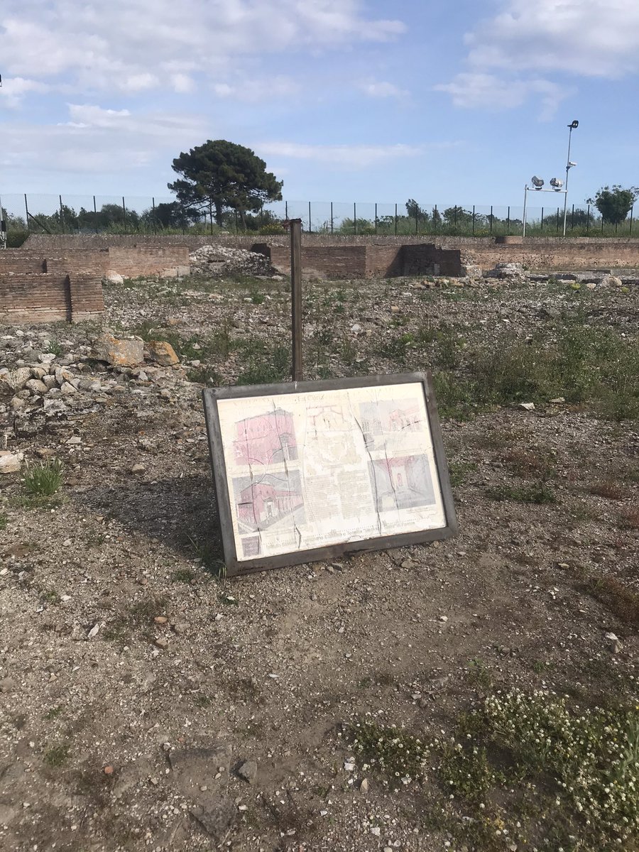 SilviaPSil's tweet photo. La maggioranza delle aree archeologiche italiane sta messa così (qui #minturnae), ma il @MiC_Italia continua a vantarsi di investimenti da 18 milioni per l’arena del #colosseo . Spiegateci, io non ci arrivo. @dariofrance @agta_guide  @miriconosci https://t.co/2tksjrhtyy