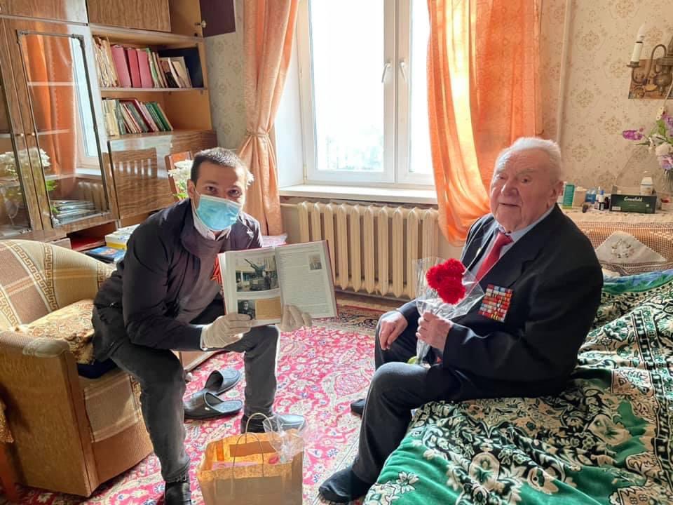 24karlito's tweet photo. Поздравили  Ветеранов Великой Отечественной Войны с Великим праздником Победы и светлым праздником Пасхи, подарив подарки с наилучшими пожеланиями. 
#МосковскаяВесна #ЕРПомогает
 #ЗнатьЧтобыПомнить, #ПоздравляемВетеранов  #ЕРМосква
#ЕРЗАО https://t.co/FpCvKRWYLj