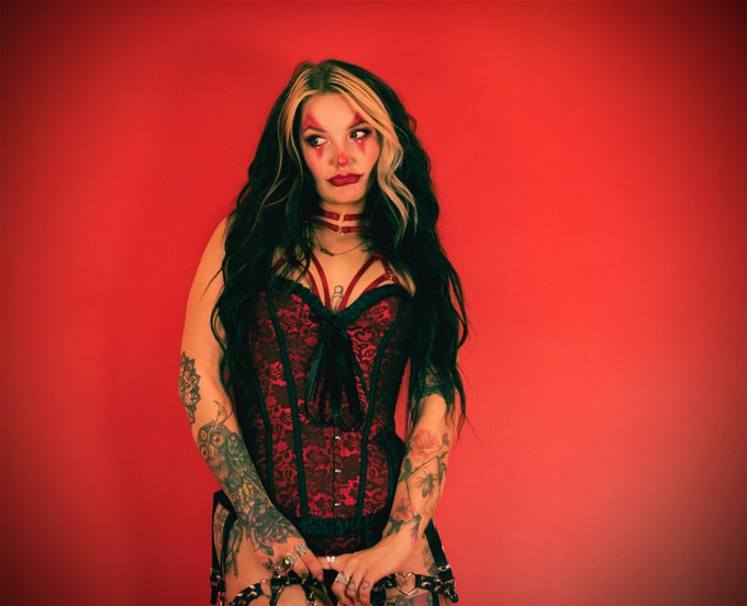 B r a t 🤡🎪 // @ arielleshoots on IG for #theartistryofdebauchery https://t.co/AHAalZPReN<a href="/tag/theartistryofdebauchery"class="tags">#theartistryofdebauchery</a>