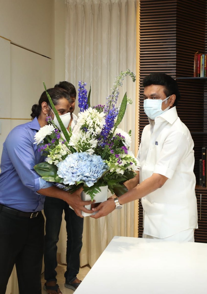 chiyaanCVF's tweet photo. Our #ChiyaanVikram sir and his son-in-law Mr.Manu Ranjit tonight called on Tamil Nadu Chief Minister @mkstalin sir and congratulated him on being elected the Chief Minister of the Tamil nadu State. 

@sooriaruna @proyuvraaj https://t.co/bUoPfqSc0u