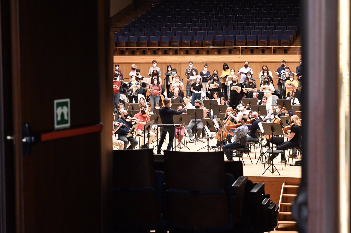 Oviedo Filarmonía (@ofil_orquesta) on Twitter photo 🎶 Coros <a href="/elleondeoroLDO/">El León de Oro • LDO</a> y <a href="/KupTaldea/">Kup Taldea</a>, solistas y orquesta, a las órdenes de Lucas Macías, listos para una nueva cita de los Conciertos del Auditorio. ¡Os esperamos mañana a las 19 horas! <a href="/aytoviedo/">@aytoviedo</a> <a href="/culturaoviedo/">@culturaoviedo</a> #OFILcontigo 🎶 Coros <a href="/elleondeoroLDO/">El León de Oro • LDO</a> y <a href="/KupTaldea/">Kup Taldea</a>, solistas y orquesta, a las órdenes de Lucas Macías, listos para una nueva cita de los Conciertos del Auditorio. ¡Os esperamos mañana a las 19 horas! <a href="/aytoviedo/">@aytoviedo</a> <a href="/culturaoviedo/">@culturaoviedo</a> #OFILcontigo