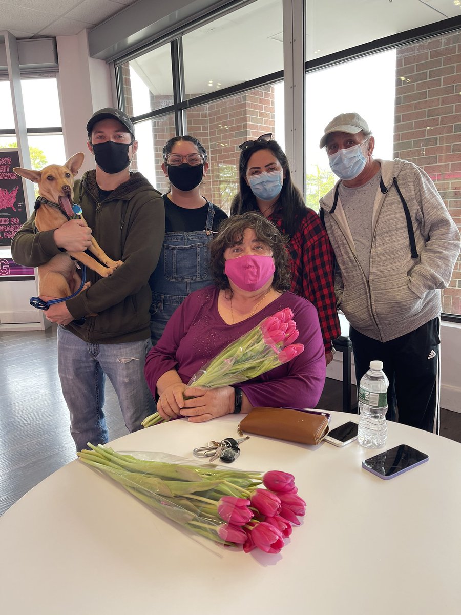 Mother’s Day here at T-Mobile Central Islip! 💝🌷 Piglet 🐶 was excited about how much money they were able to save by switching to T-Mobile! <a href="/JonFreier/">Jon Freier</a> <a href="/rgshaftoe/">Bob Shaftoe</a> <a href="/eallen007/">Ed Allen</a> #HappyMothersDay #MomsDayUpgrade #BQLI