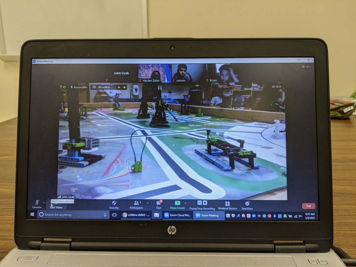 UcabJohn's tweet photo. Final rehearsals before they go live at 10:35.  Let's go Kay Franklin Cr34tive c0d3r5!!
@NISDFranklinES @NISD 
#KFEproud https://t.co/qy2KGcZnNs https://t.co/OX9ZeTi41M