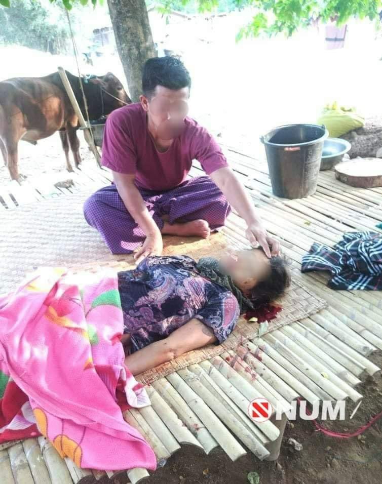 Haruonchill's tweet photo. tw // death 
As the clashes have intensified between Junta troops and KIA near WarShaung village,#Waingmaw Tsp, Kachin State, Junta Terrorists opened fires indiscriminately using Heavy Weapons KILLING one PREGNANT woman, Daw Khin Mya Hnin(35yo).
#WhatsHappeningInMyanmar
#May8Coup https://t.co/Y3alEqjSx0