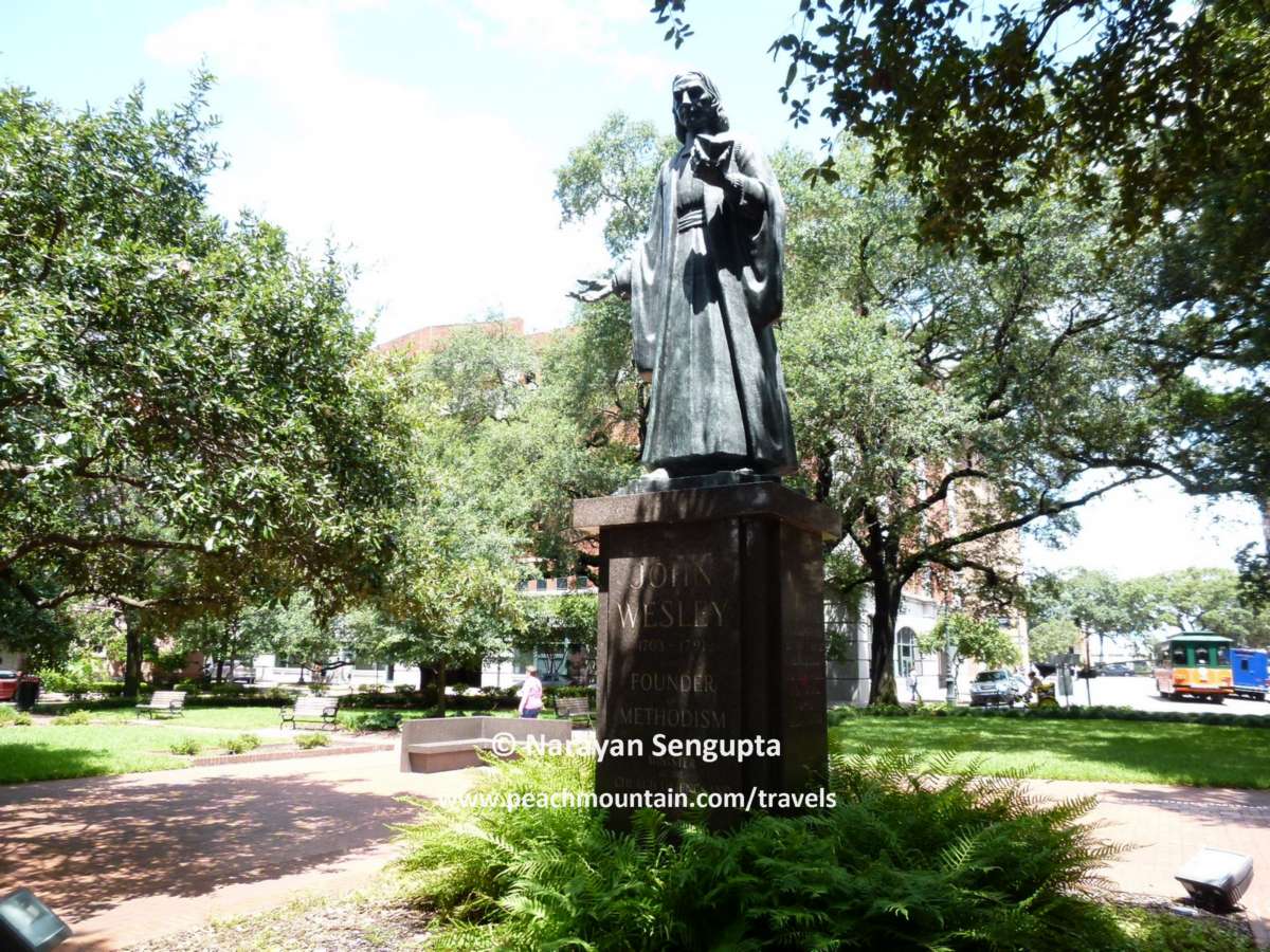 Savannah - 11/ More details. It's perhaps Georgia's or even the South's most photogenic city. Disagree? That's a good thing because I'm always hoping to find more to explore. So let me know your favorites like maybe Charleston, Miami, New Orleans, etc.  #travel  #history  #culture