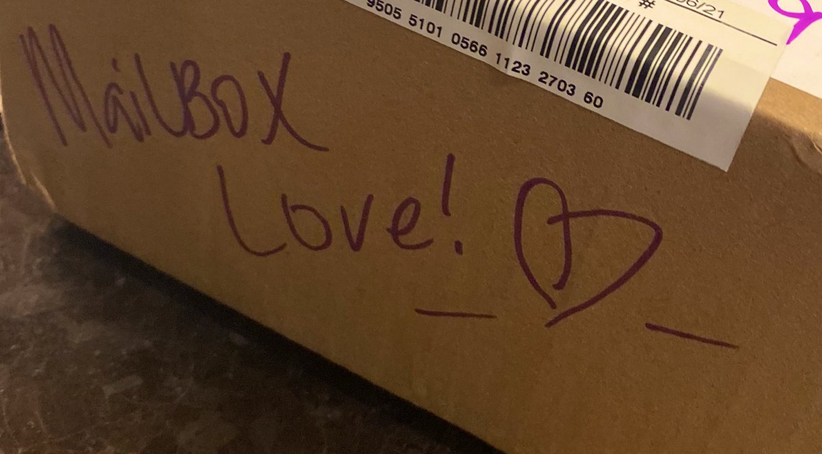 MichelleDemas's tweet image. When you wake up to Texas giftys from your Ray Dunn obsessed friend. My people ❤️. Yes I am✌🏻#mailboxlove I miss my HoodRats.