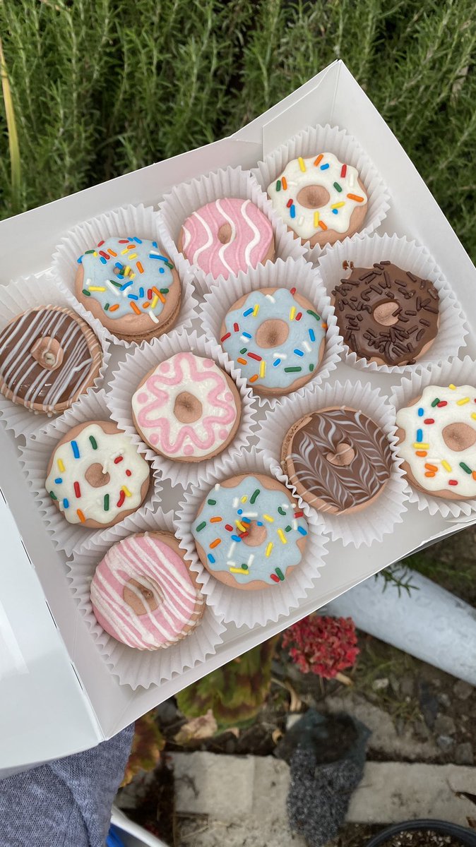 aileendagan's tweet photo. if y’all like macarons, follow my baking page on IG 🥺👉🏼👈🏼 @/bakesbyaileen https://t.co/1Cq9UdkQmo