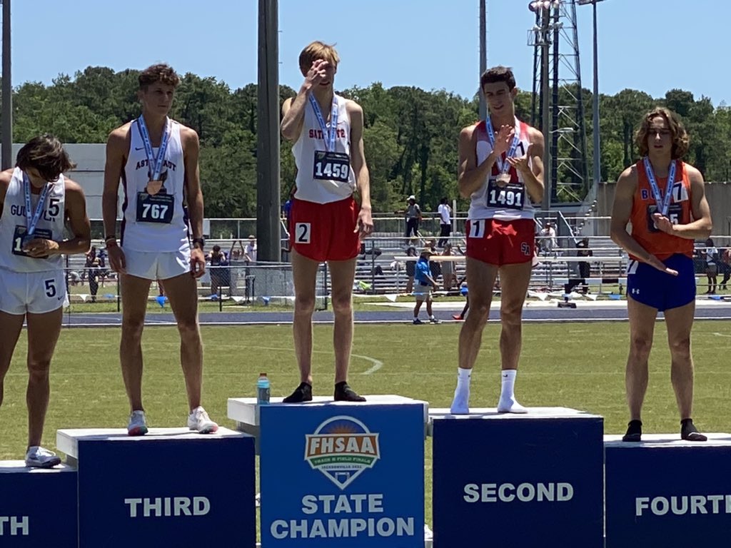 ASTRO_ATHLETICS's tweet photo. Simeon DeVoss 3rd in the 800. @DevossSimon @AngieDeVoss CONGRATS!! https://t.co/OxNxR9nl5Q