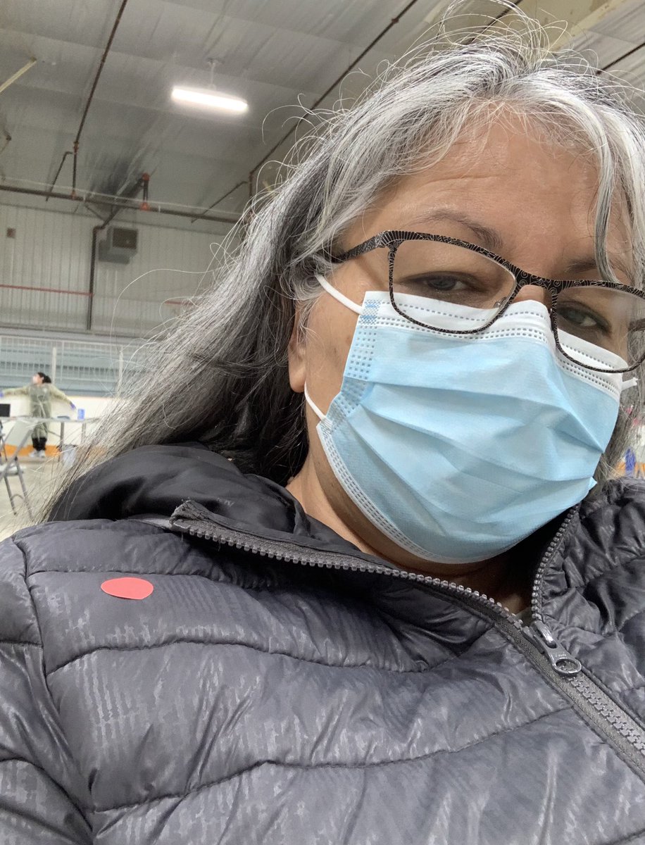 MaxinePeltier's tweet photo. 2nd Covid vaccine today !! Red dot 🔴 means potential allergic reaction.  Had to wait an extra 15 mins. They know me well &amp; warned me they had security if I tried to make a run for it 😂.  So grateful for all the work our communities do to keep us healthy and safe !! https://t.co/6iFuPcHwuk